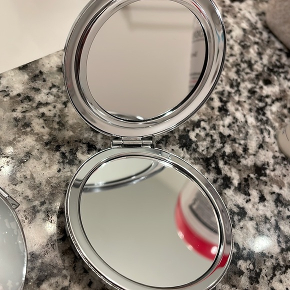 Compact Mirror - Picture 5 of 6